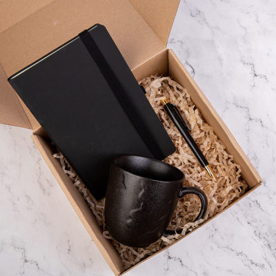 Набор подарочный BLACKNGOLD: кружка, ручка, бизнес-блокнот, коробка со стружкой, изображение 2