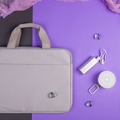 Набор подарочный CHERCHEZ LA FEMME: bluetooth-колонка, зарядное устройство, конференц-сумка, серый, изображение 1
